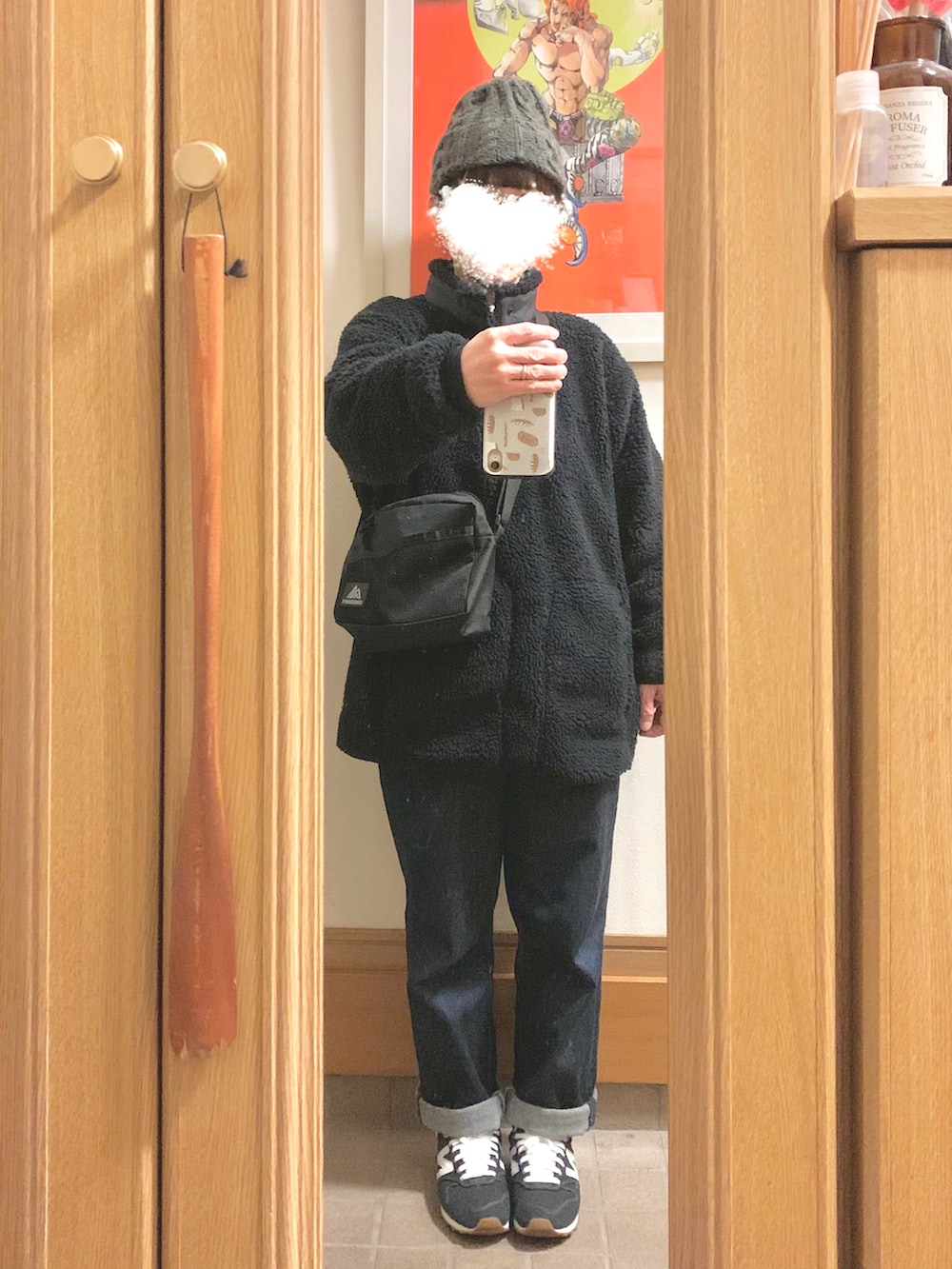 「今日のコーデ、今日の服、アウトドア感、中古靴、ギンガムチェック、デニム、ニット帽、低身長」｜「SOのアイテム（シャツ/ブラウス、ブラック系）」を使った、まっきさん（レディース・149cm）の冬コーディネートの2枚目の写真