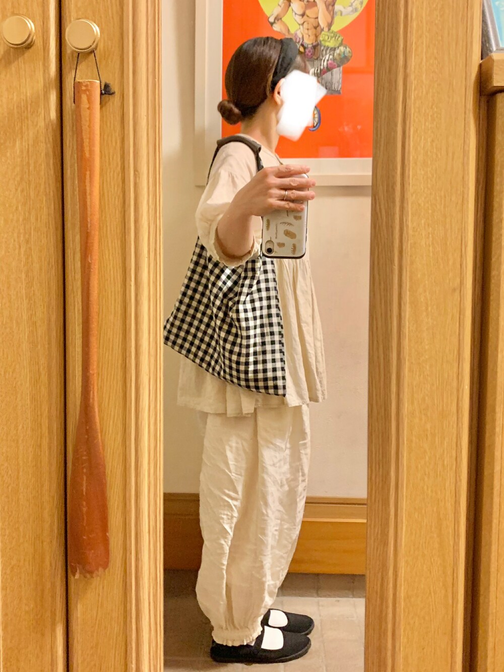 「昨日のコーデ、昨日の服、麦わら帽子、カチューシャ、古着、作家メイド、モノトーン、ホワイトコーデ、ギンガムチェック」｜「作家メイドのアイテム（ショルダーバッグ、ブラック系）」を使った、まっきさん（レディース・150cm）の夏コーディネートの5枚目の写真