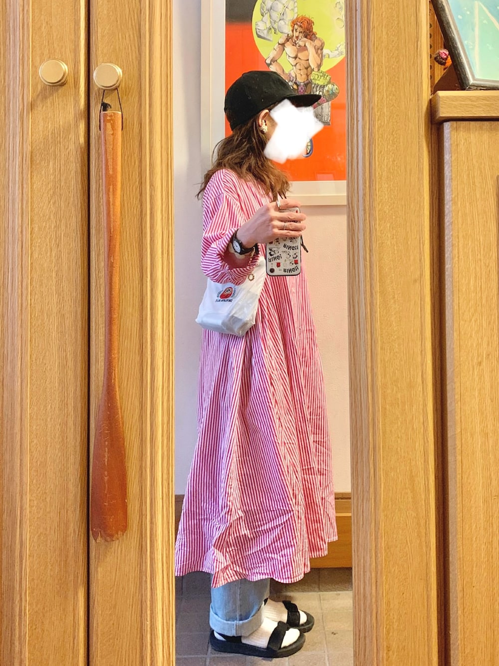 「昨日のコーデ、昨日の服、ピンク、古着、キャップ、薄色デニム、スポサン、スポサン×靴下、サコッシュ」｜「古着屋購入品のアイテム（キャップ、ブラック系）」を使った、まっきさん（レディース・150cm）の春コーディネートの3枚目の写真