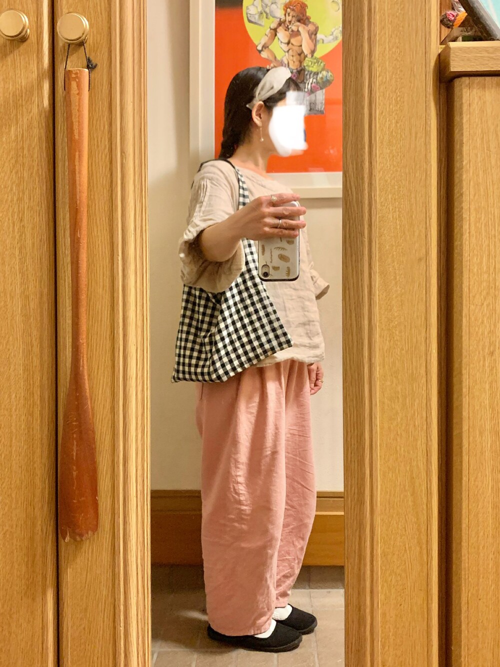 「昨日のコーデ、昨日の服、シンプルコーデ、古着、作家メイド、ピンク」｜「作家メイドのアイテム（ショルダーバッグ、ブラック系）」を使った、まっきさん（レディース・150cm）の秋コーディネートの3枚目の写真