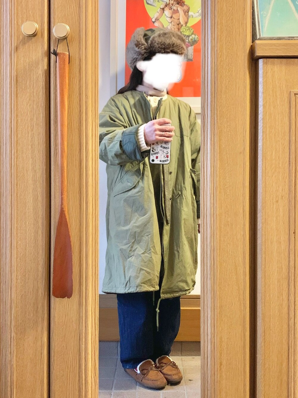 「昨日のコーデ、昨日の服、フライトキャップ、モッズコート、ざっくりニット、ニットカーディガン、古着、デニム、モカシン、ヒートテックフリースタートルネックＴシャツ」｜「Right-onのアイテム（カーディガン/ボレロ、ホワイト系）」を使った、まっきさん（レディース・150cm）の冬コーディネートの3枚目の写真