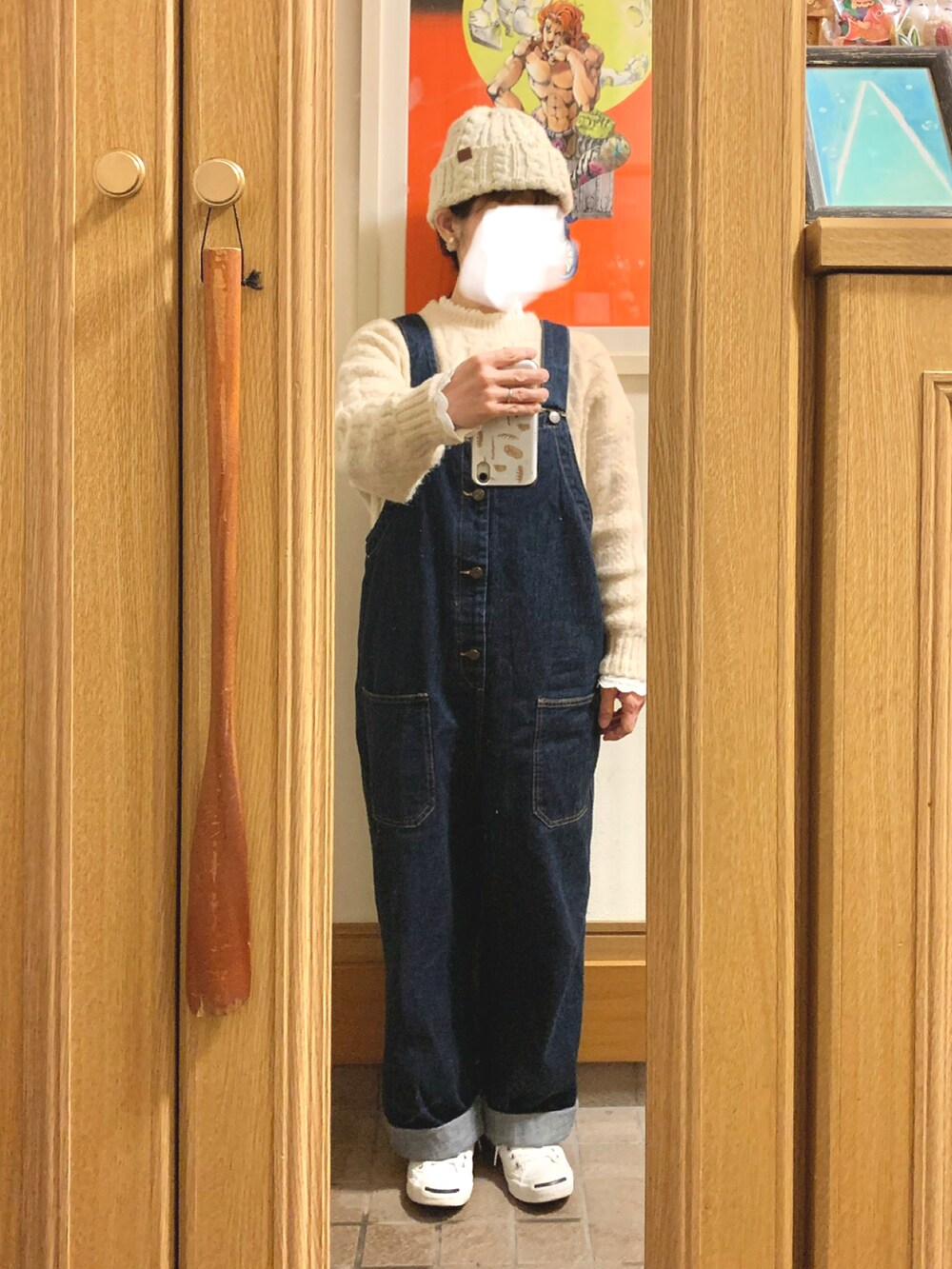 「昨日のコーデ、昨日の服、ニット帽、ニット、オーバーオール、モッズコート、ライナー」｜「Samansa Mos2の前あきサロペット（サロペット/オーバーオール、ブルー系）」を使った、まっきさん（レディース・149cm）の春コーディネートの4枚目の写真