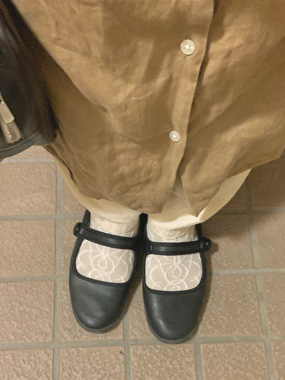 「昨日のコーデ、昨日の服、リネンワンピース、シャツワンピ、シンプルコーデ」｜「無印良品のアイテム（シャツワンピース、ブラウン系）」を使った、まっきさん（レディース・149cm）の秋コーディネートの2枚目の写真