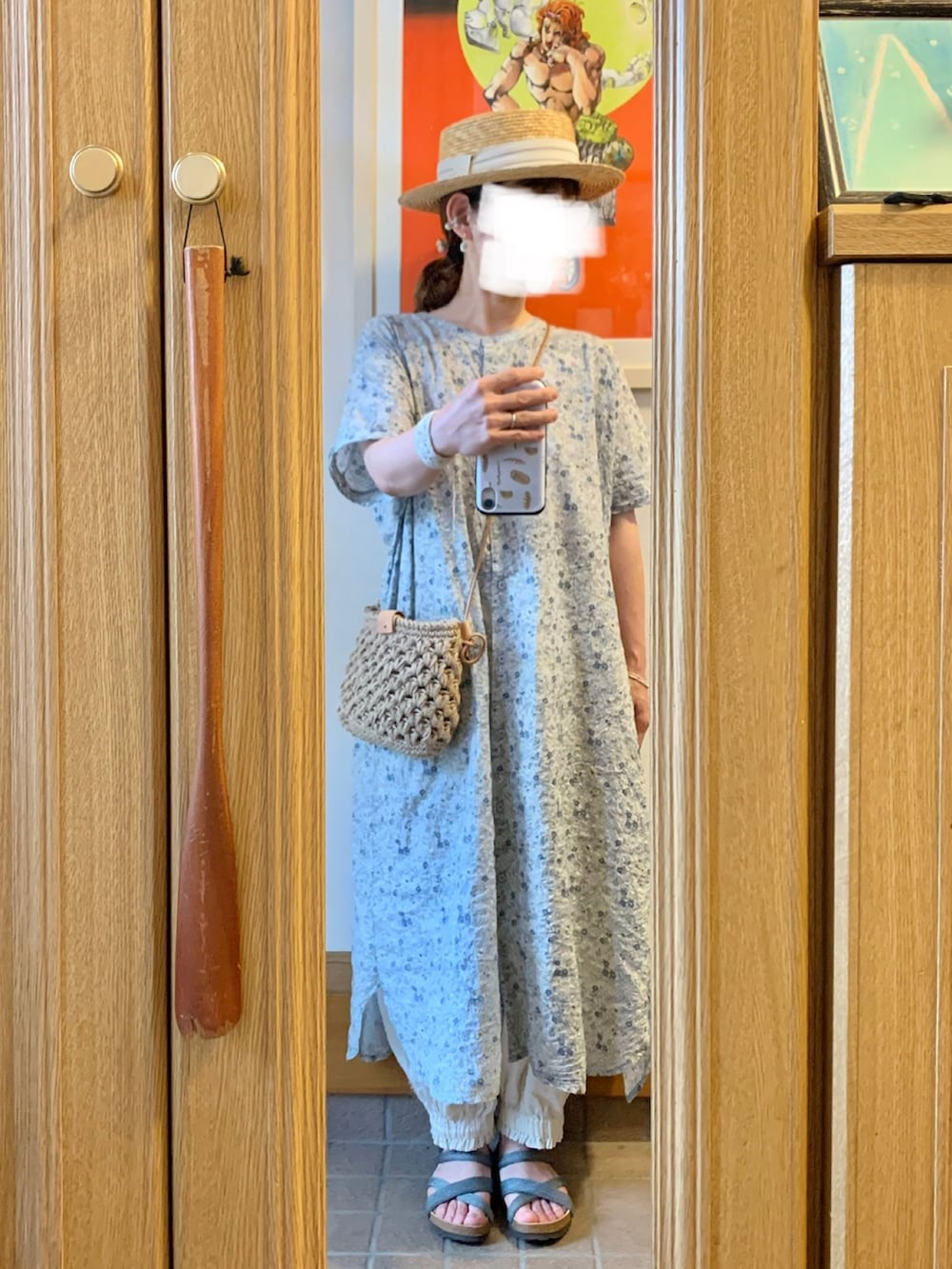 「昨日のコーデ、昨日の服、麦わら帽子、花柄ワンピース」｜「作家メイドのアイテム（ショルダーバッグ、ベージュ系）」を使った、まっきさん（レディース・150cm）の夏コーディネートの2枚目の写真