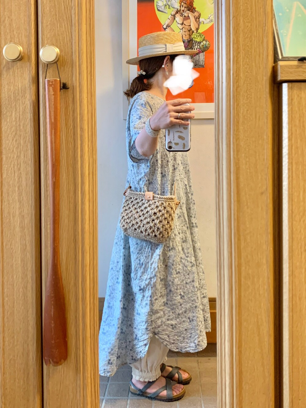 「昨日のコーデ、昨日の服、麦わら帽子、花柄ワンピース」｜「作家メイドのアイテム（ショルダーバッグ、ベージュ系）」を使った、まっきさん（レディース・150cm）の夏コーディネートの3枚目の写真