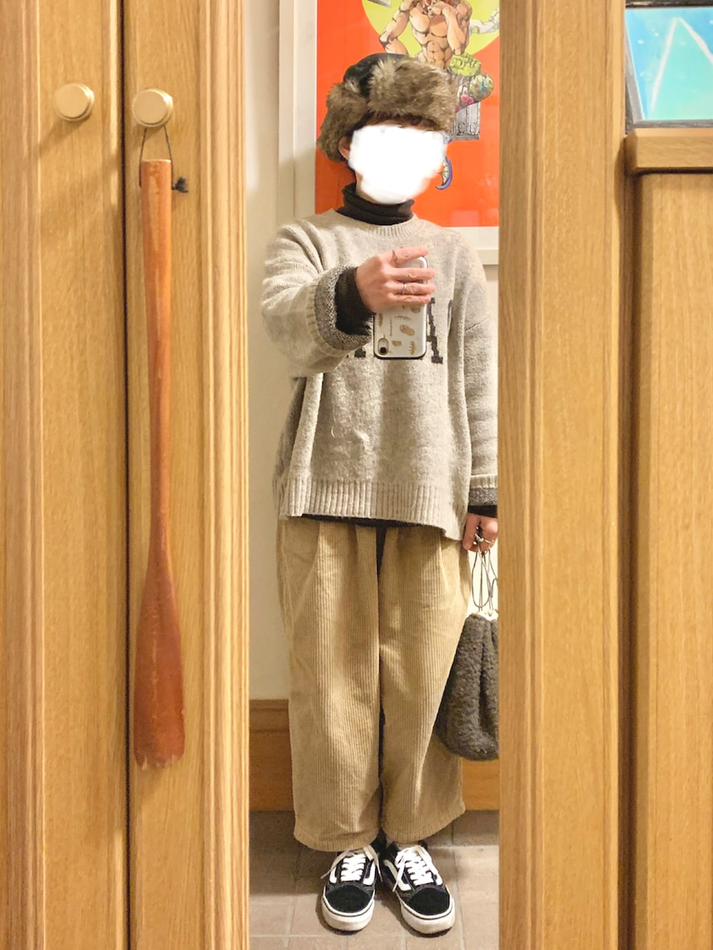 「昨日のコーデ、昨日の服、フライトキャップ、ライナー、タートルネック、ニット、コーデュロイパンツ、古着」｜「UNIQLOのアイテム（ニット/セーター、ブラウン系）」を使った、まっきさん（レディース・149cm）の春コーディネートの2枚目の写真