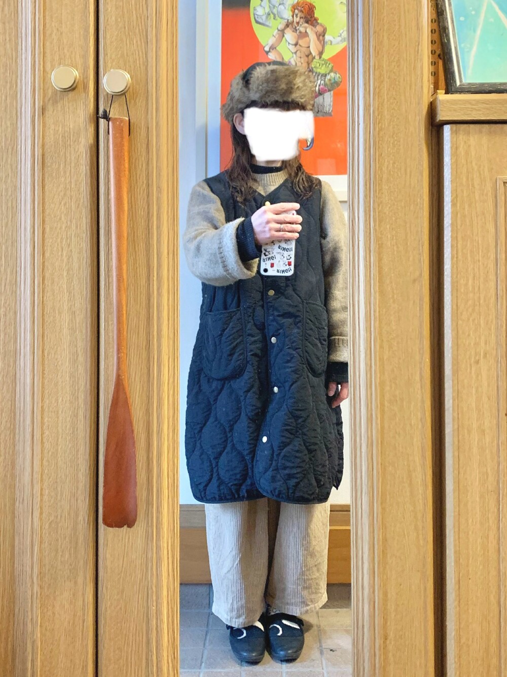 「いつかのコーデ、茶色と黒、ゆるニット」｜「Samansa Mos2のロゴジャカードニット（ニット/セーター、ブラウン系）」を使った、まっきさん（レディース・150cm）の春コーディネートの3枚目の写真