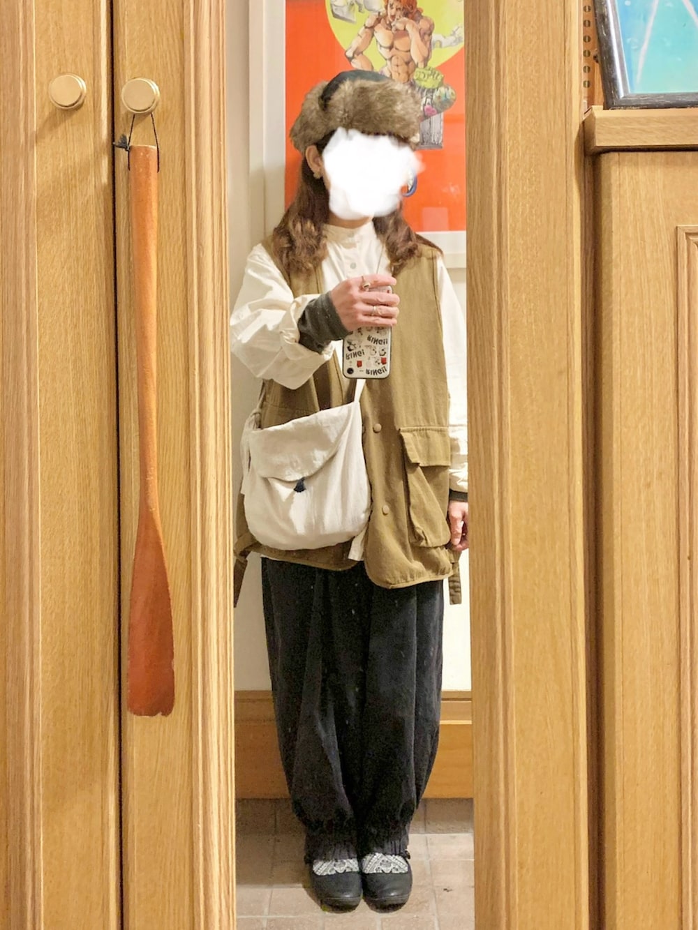 「いつかのコーデ、古着、シャンブル、コーデュロイパンツ」｜「tukuroiのアイテム（ノーカラージャケット、ベージュ系）」を使った、まっきさん（レディース・150cm）の春コーディネートの3枚目の写真