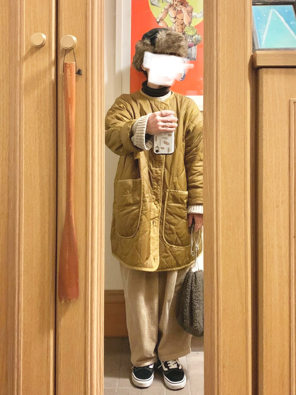 「昨日のコーデ、昨日の服、フライトキャップ、ライナー、タートルネック、ニット、コーデュロイパンツ、古着」｜「UNIQLOのアイテム（ニット/セーター、ブラウン系）」を使った、まっきさん（レディース・149cm）の春コーディネートの3枚目の写真