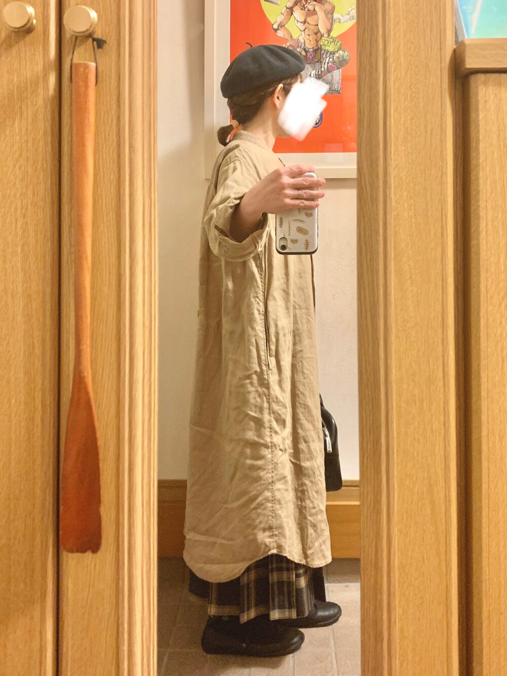 「昨日のコーデ、昨日の服、ベレー帽、リネン、シャツワンピ、古着、チェックスカート」｜「無印良品のアイテム（シャツワンピース、ブラウン系）」を使った、まっきさん（レディース・149cm）の春コーディネートの3枚目の写真