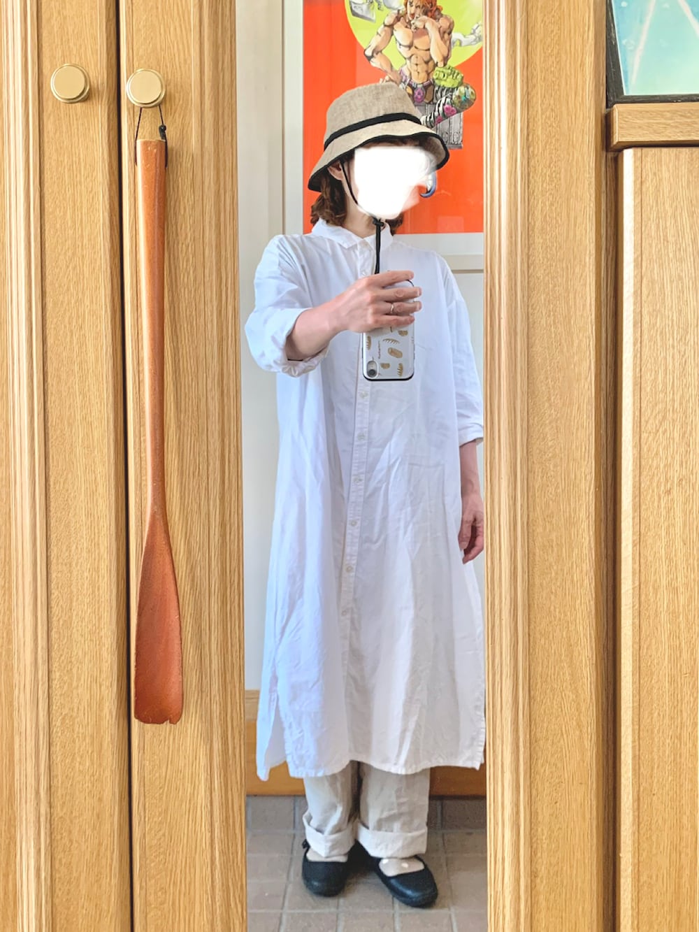 「昨日のコーデ、昨日の服、シャツワンピ、淡色コーデ、ホワイトコーデ、シンプルコーデ、エプロン、古着、作家メイド、ノベルティ」｜「Samansa Mos2のアイテム（ハット、ブラック系）」を使った、まっきさん（レディース・149cm）の春コーディネートの2枚目の写真