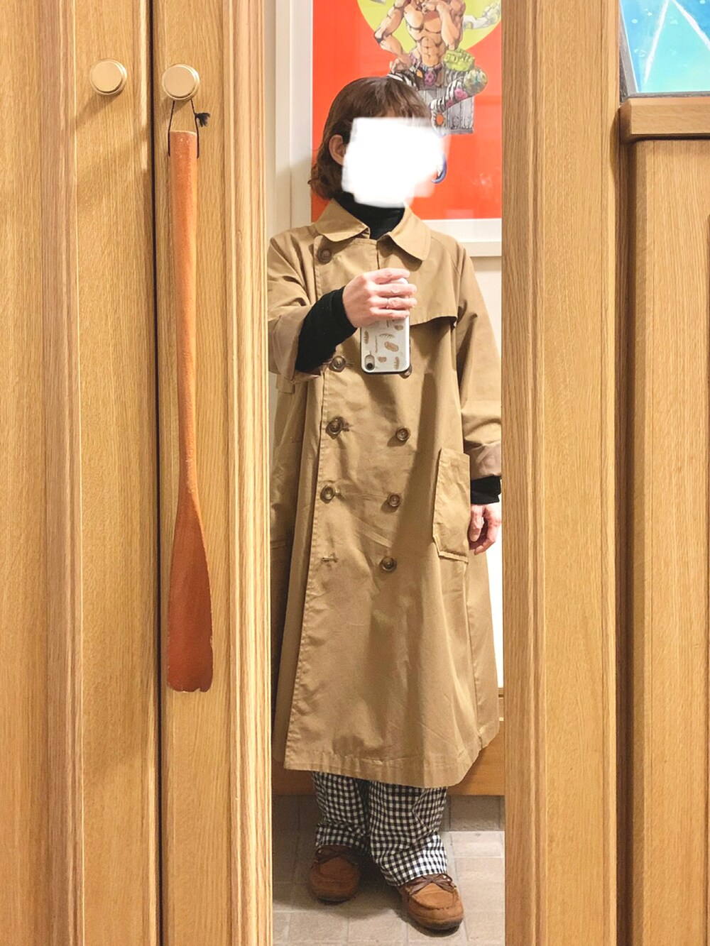 「昨日のコーデ、昨日の服、タートルネック、ユニクロ感謝祭、古着、トレンチコート、ギンガムチェック、モカシン」｜「しまむらのアイテム（ローファー、ブラウン系）」を使った、まっきさん（レディース・149cm）の秋コーディネートの2枚目の写真