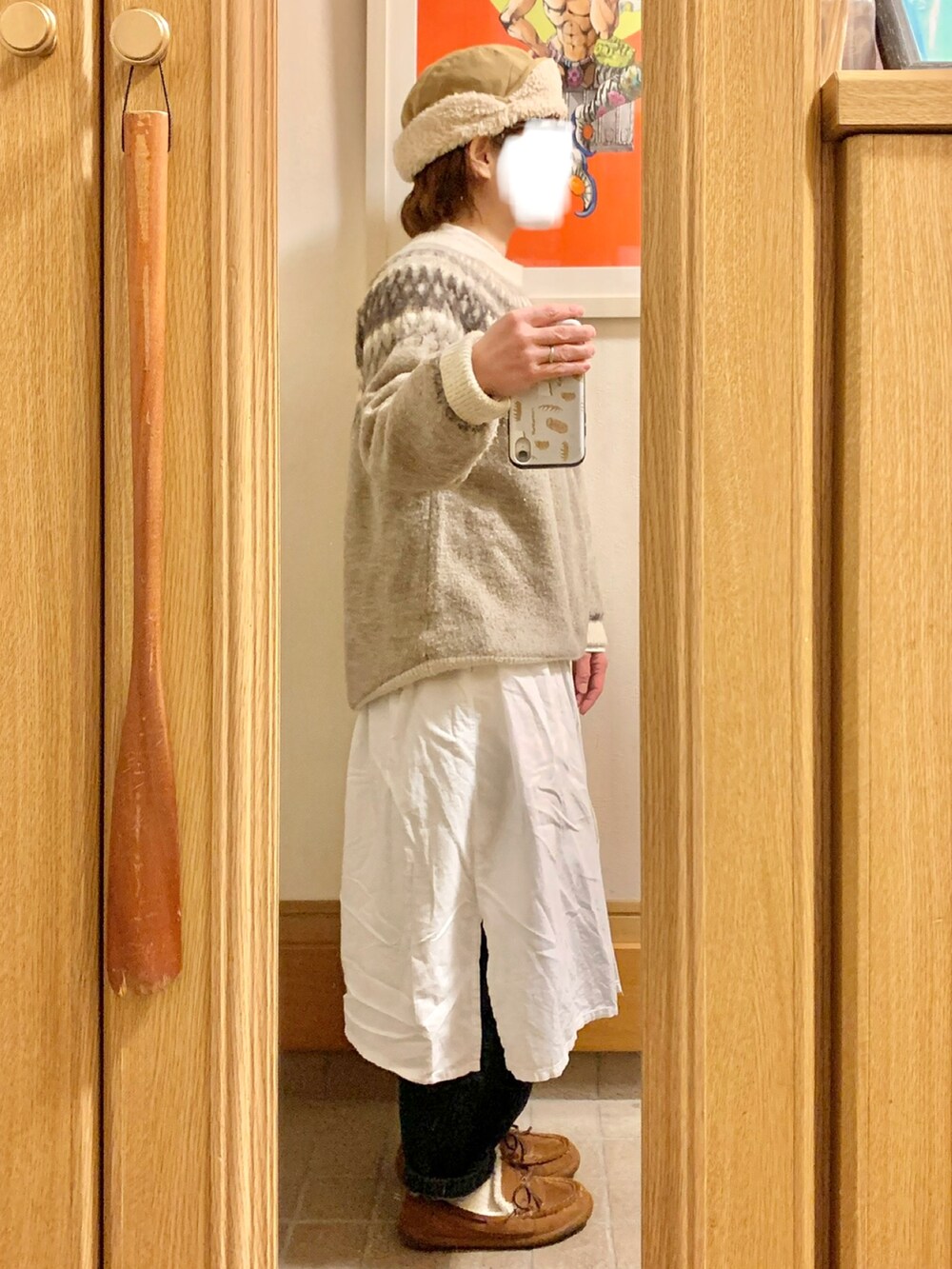 「昨日のコーデ、冬コーデ、ニット、シャツワンピ、モッズコート、モカシン、古着」｜「シーズンリーズンのアイテム（ニット/セーター、ベージュ系）」を使った、まっきさん（レディース・149cm）の冬コーディネートの3枚目の写真
