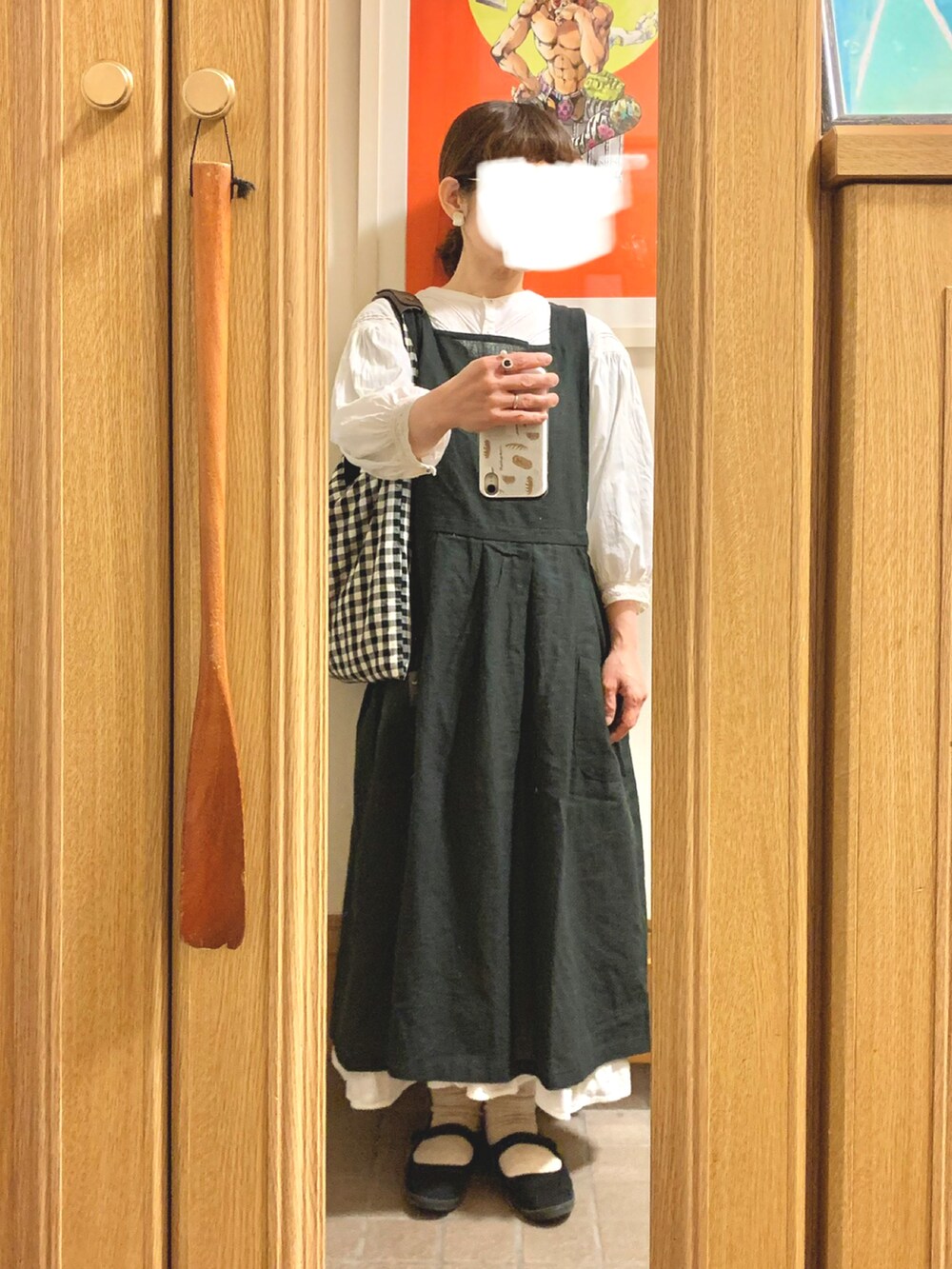 「昨日のコーデ、昨日の服、シンプルコーデ、モノトーンコーデ、白ワンピース」｜「作家メイドのアイテム（ショルダーバッグ、ブラック系）」を使った、まっきさん（レディース・149cm）の春コーディネートの4枚目の写真