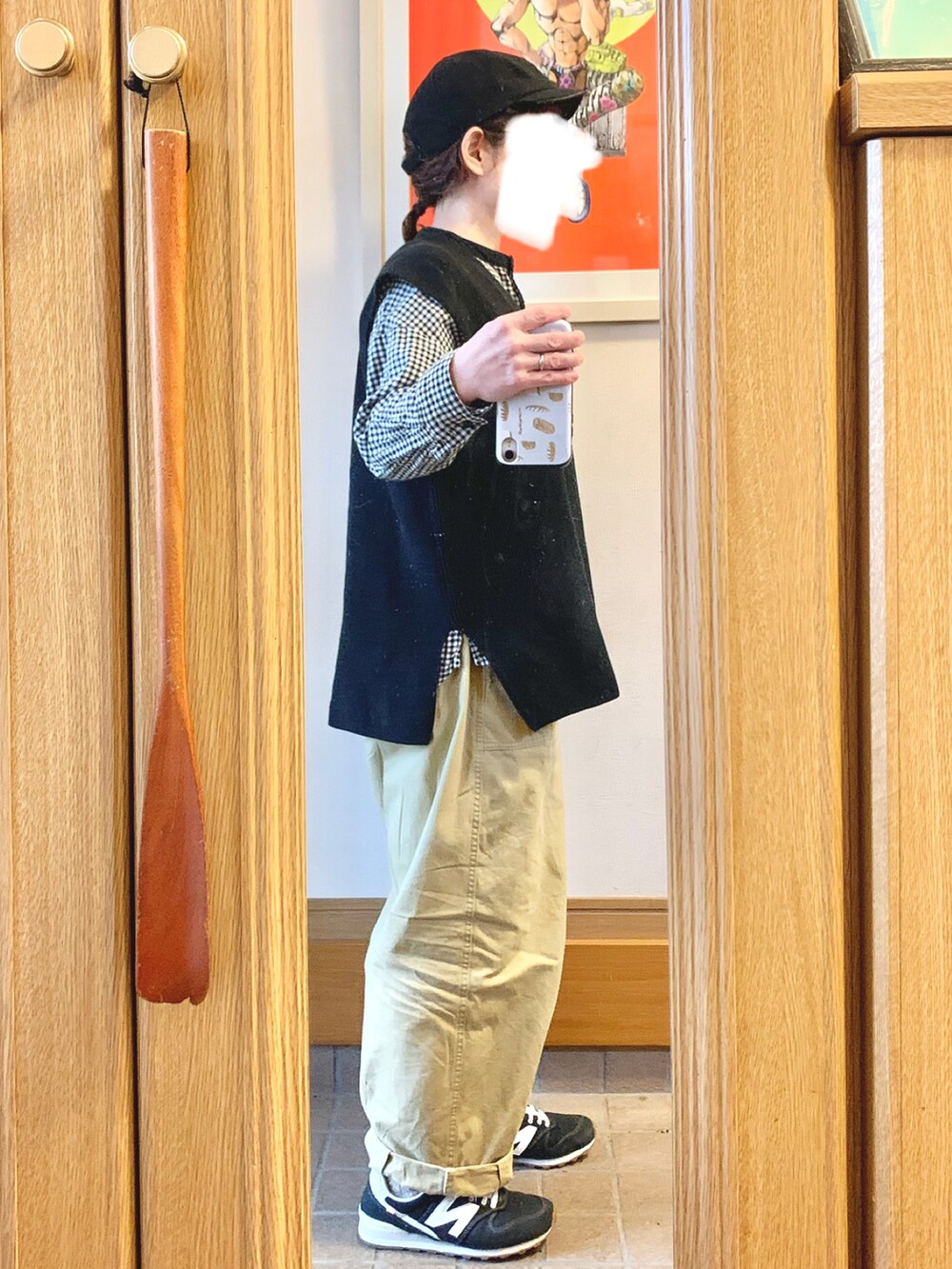 「昨日のコーデ、キャップ、ギンガムチェック、ベスト、春アウター、古着」｜「無印良品のアイテム（ベスト、ブラック系）」を使った、まっきさん（レディース・149cm）の春コーディネートの4枚目の写真