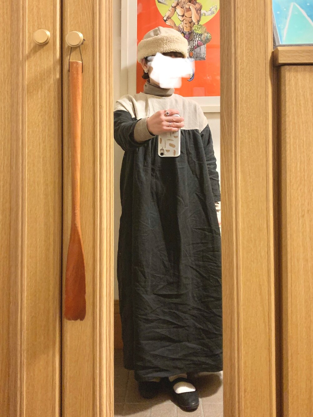 「今日のコーデ、今日の服、ワンピース、モノトーンコーデ、モッズコート、タートルネック」｜「作家メイドのアイテム（帽子、ベージュ系）」を使った、まっきさん（レディース・149cm）の冬コーディネートの4枚目の写真