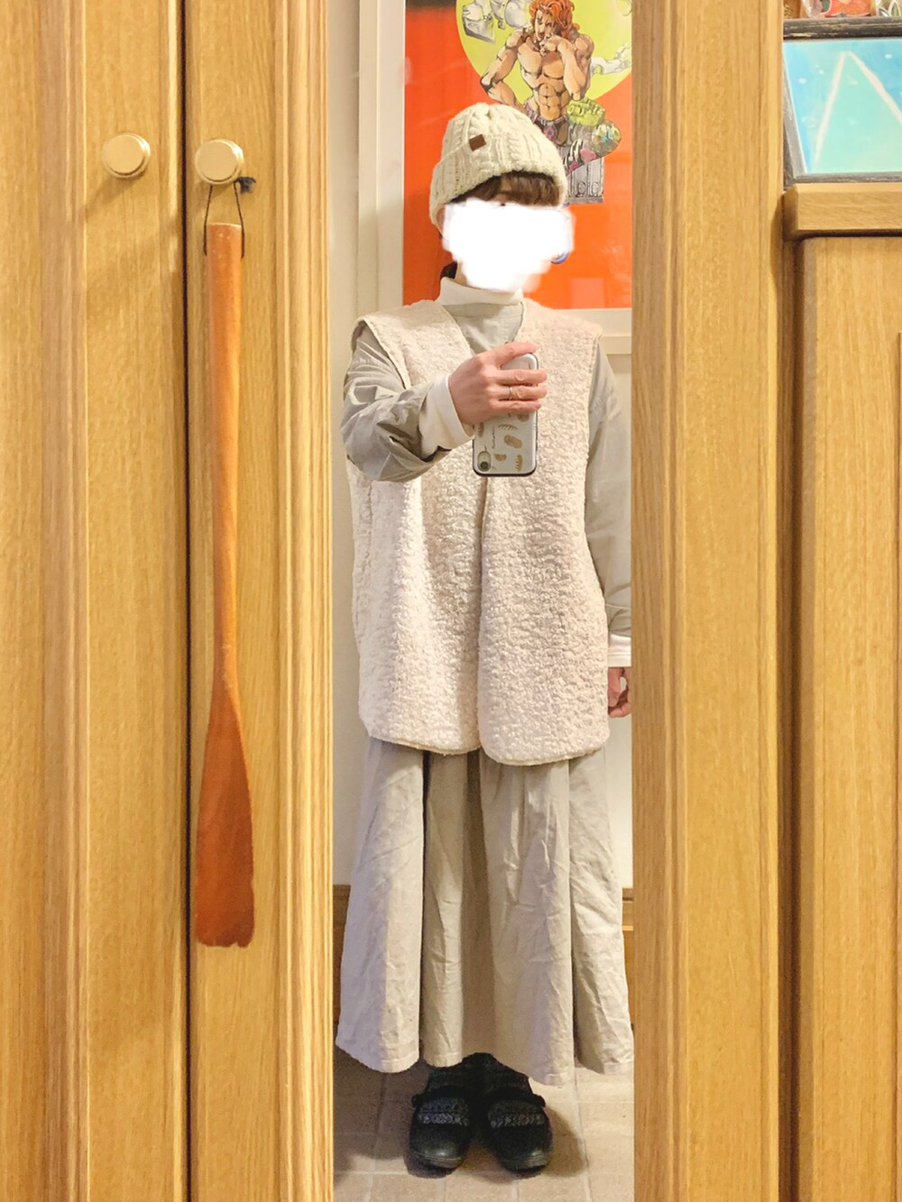 「今日のコーデ、今日の服、ニット帽、白とグレー、大人コーデ、ベスト、古着」｜「古着のアイテム（ベスト、ホワイト系）」を使った、まっきさん（レディース・149cm）の冬コーディネートの2枚目の写真