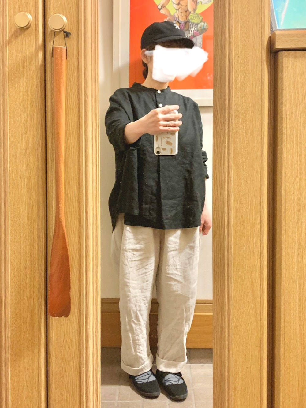 「今日のコーデ、今日の服、キャップ、麦わら帽子、リネンシャツ、リネンパンツ、エアリフト、ストラップシューズ、古着」｜「作家メイドのアイテム（シャツ/ブラウス、ブラック系）」を使った、まっきさん（レディース・149cm）の春コーディネートの2枚目の写真