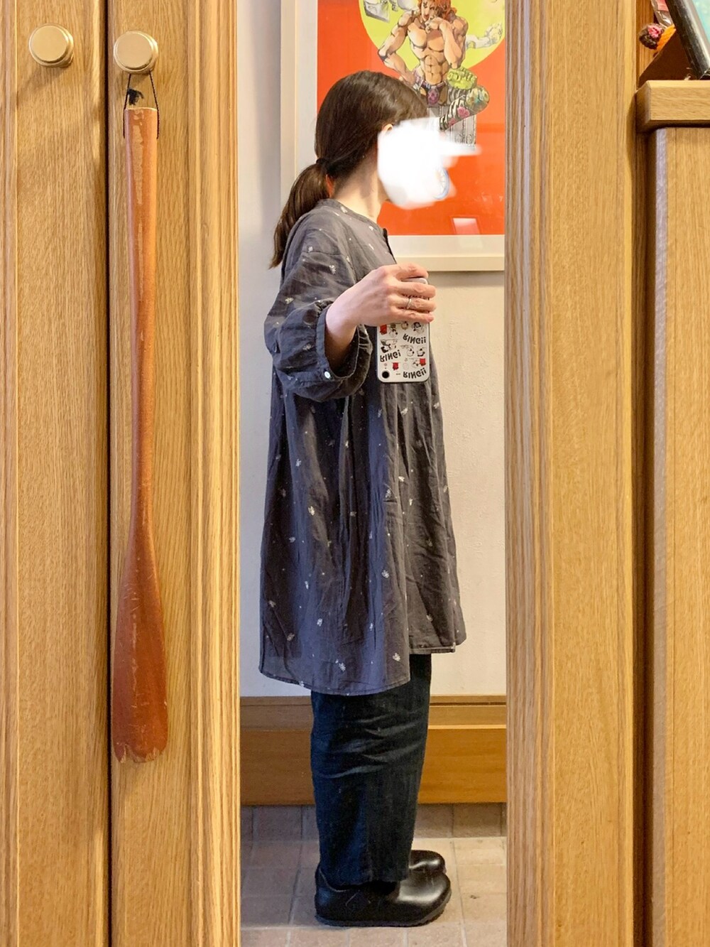 「昨日の服、昨日のコーデ、シンプルコーデ」｜「studio CLIPのアイテム（チュニック、グレー系）」を使った、まっきさん（レディース・150cm）の春コーディネートの3枚目の写真