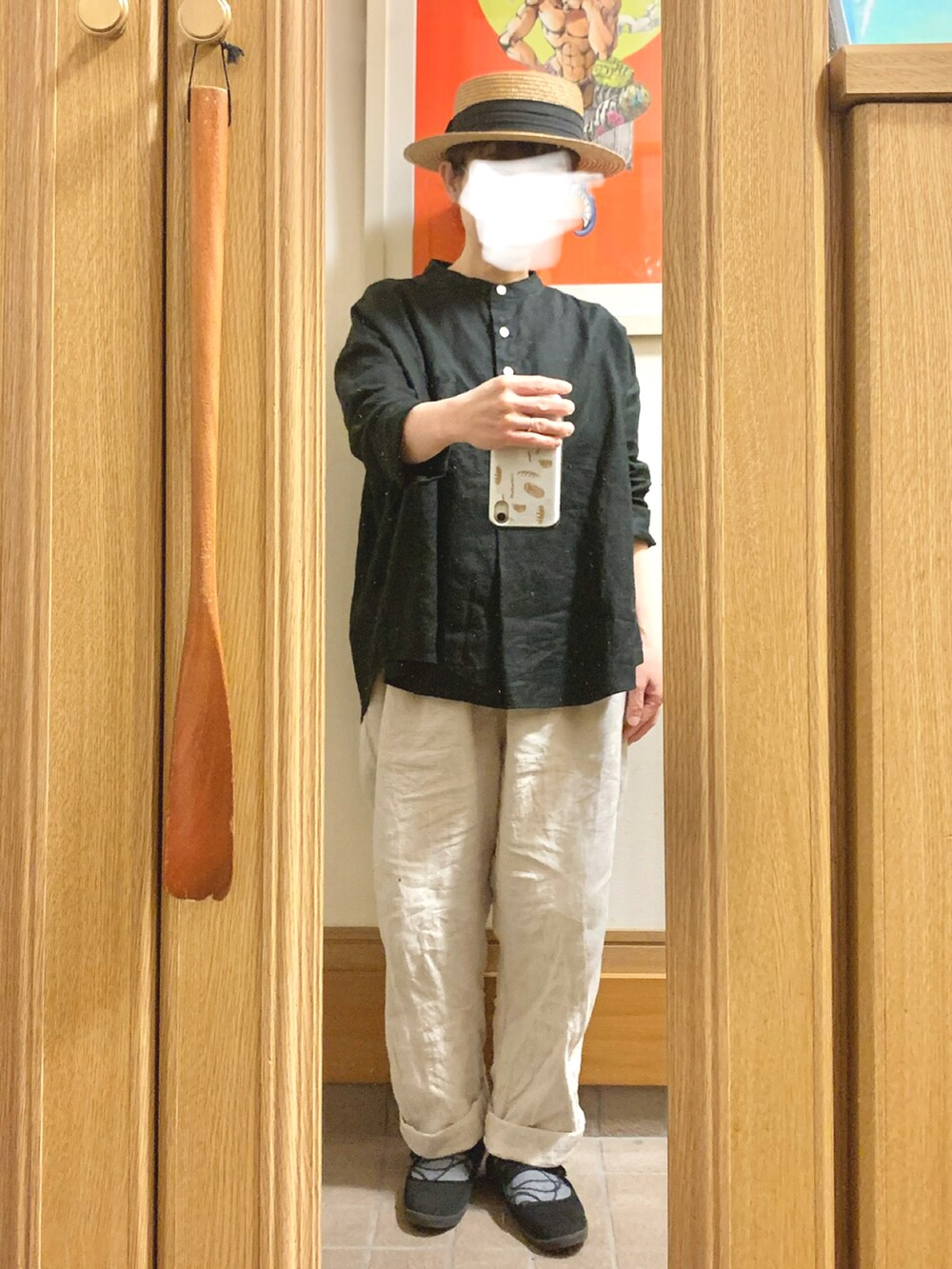 「今日のコーデ、今日の服、キャップ、麦わら帽子、リネンシャツ、リネンパンツ、エアリフト、ストラップシューズ、古着」｜「作家メイドのアイテム（シャツ/ブラウス、ブラック系）」を使った、まっきさん（レディース・149cm）の春コーディネートの4枚目の写真