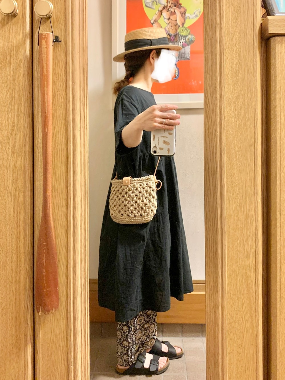 「昨日のコーデ、昨日の服、プチプラ、柄パンツ、麻紐バック、アリゾナ、麦わら帽子」｜「14+のアイテム（ハット、ブラック系）」を使った、まっきさん（レディース・150cm）の夏コーディネートの3枚目の写真