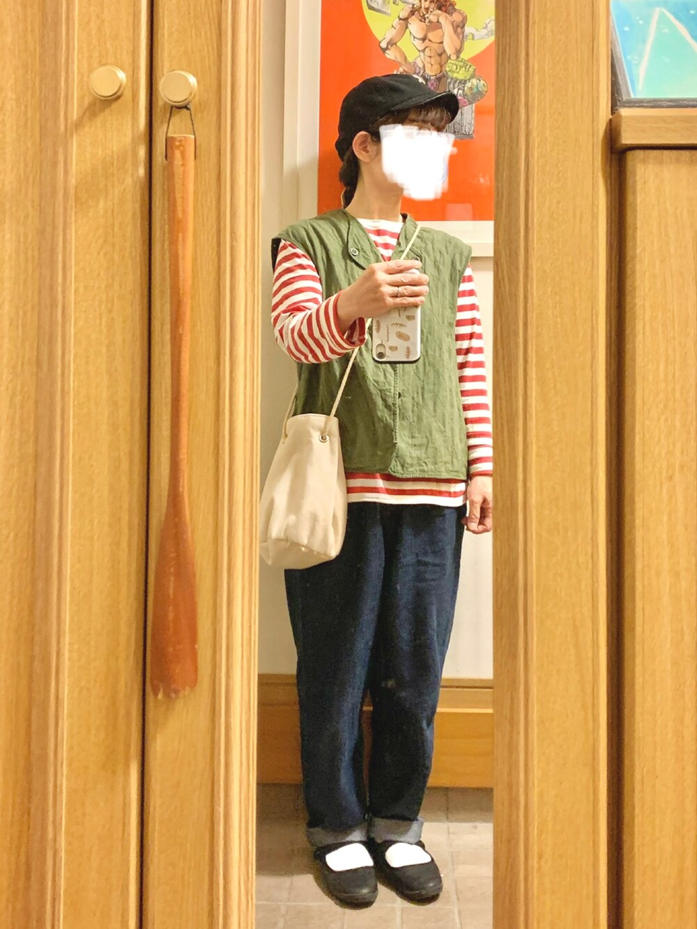 「昨日のコーデ、昨日の服、キャップ、ボーダー、デニム」｜「古着のアイテム（ベスト、グリーン系）」を使った、まっきさん（レディース・149cm）の春コーディネートの2枚目の写真