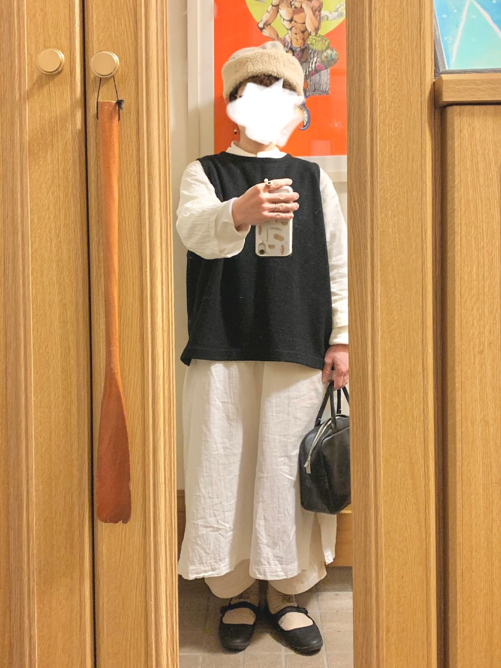 「昨日のコーデ、昨日の服、モノトーンコーデ」｜「マルシェ購入品のアイテム（ベスト、ブラック系）」を使った、まっきさん（レディース・149cm）の冬コーディネートの3枚目の写真