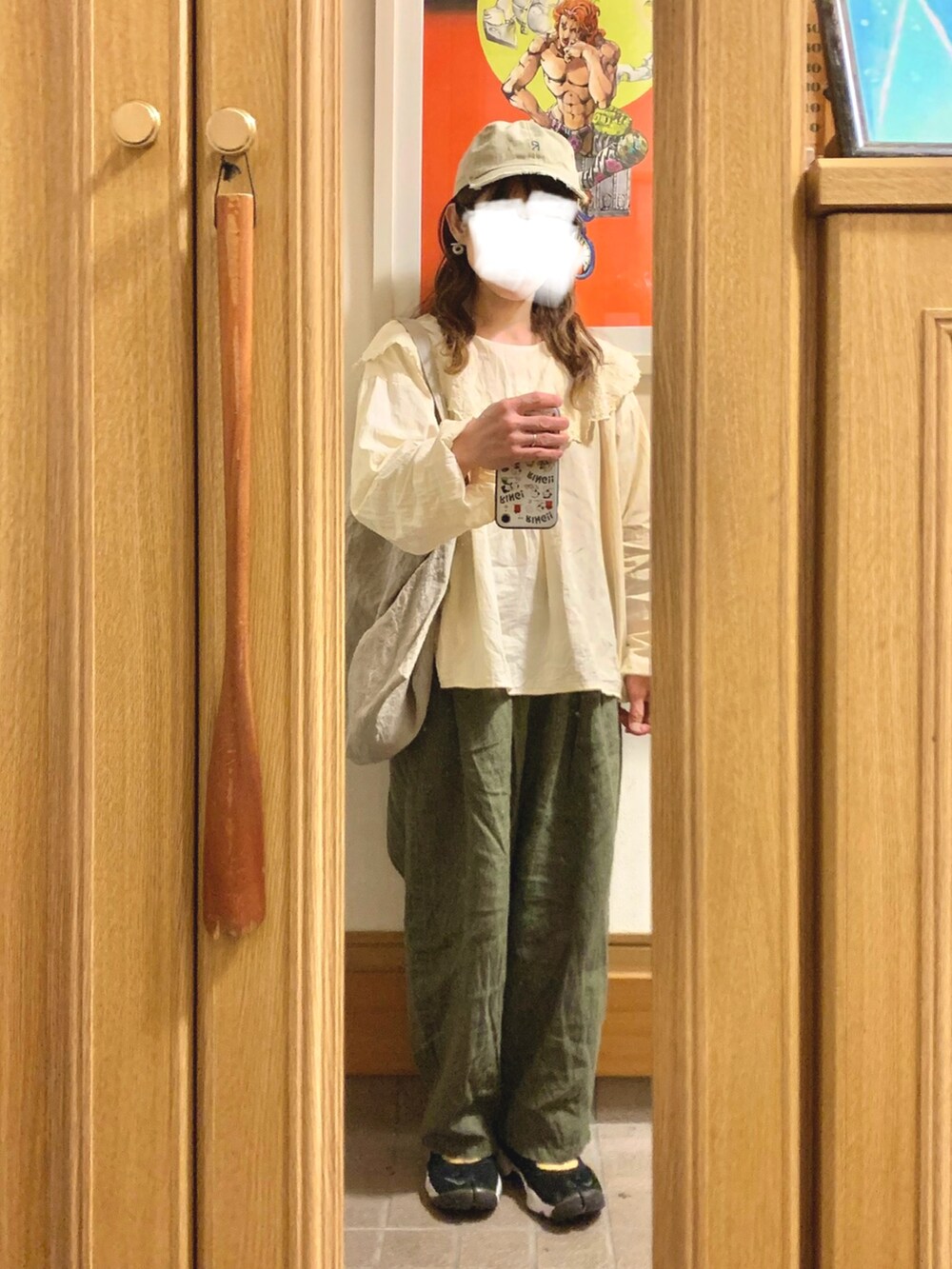 「昨日のコーデ、昨日の服、キャップ、黄色とカーキ」｜「Samansa Mos2の襟ラウンドレースブラウス（シャツ/ブラウス、ホワイト系）」を使った、まっきさん（レディース・150cm）の春コーディネートの2枚目の写真