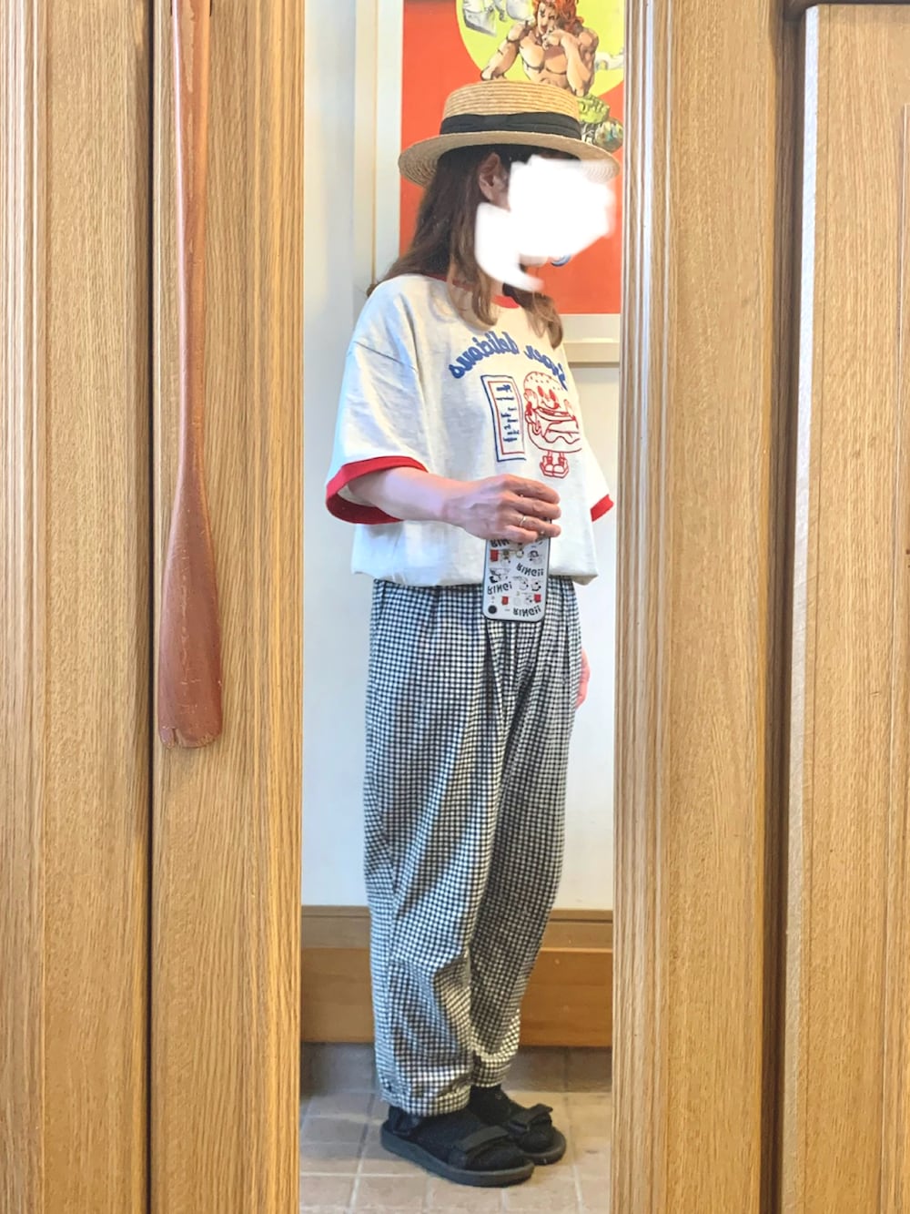 「昨日のコーデ、昨日の服、麦わら帽子、ギンガムチェック、スポサン」｜「しまむらのアイテム（Tシャツ/カットソー、レッド系）」を使った、まっきさん（レディース・150cm）の夏コーディネートの3枚目の写真