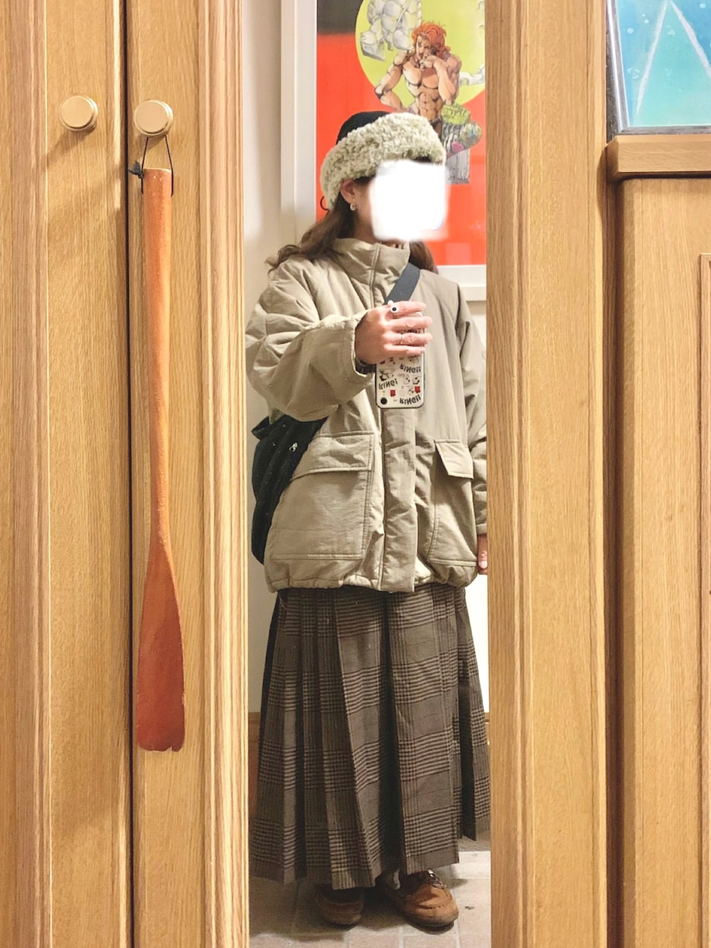 「昨日のコーデ、昨日の服、カシミヤ、チェック柄、モカシン」｜「UNIQLOのアイテム（ニット/セーター、ブラウン系）」を使った、まっきさん（レディース・150cm）の冬コーディネートの3枚目の写真