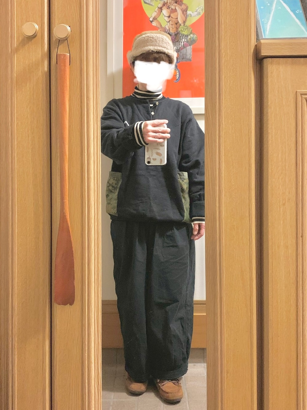 「昨日のコーデ、昨日の服、古着、モッズコート、モカシン」｜「リメイク古着のアイテム（スウェット、ブラック系）」を使った、まっきさん（レディース・149cm）の冬コーディネートの2枚目の写真
