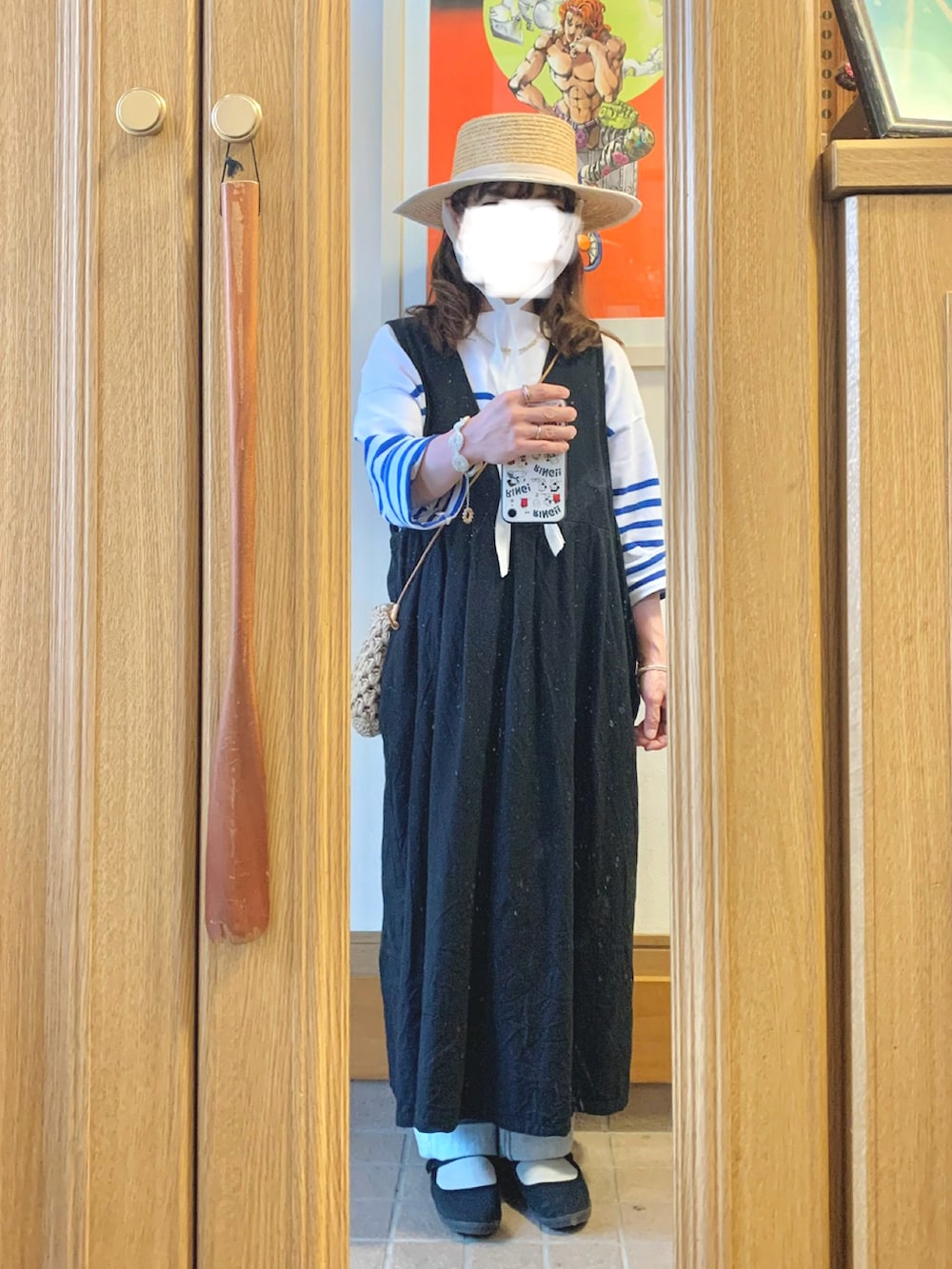 「昨日のコーデ、昨日の服、ボーダー、古着、薄色デニム、シンプルコーデ、前後着ワンピース、麦わら帽子」｜「14+のアイテム（ハット、ブラック系）」を使った、まっきさん（レディース・150cm）の春コーディネートの4枚目の写真