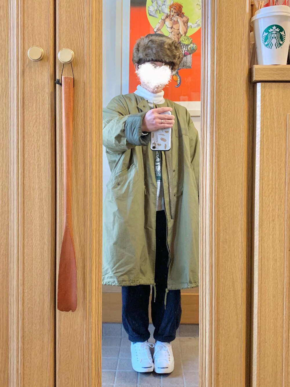 「今日のコーデ、今日の服、フライトキャップ、モッズコート、スウェット、ヒートテックフリースタートルネックＴシャツ、ジャックパーセル、バルーンパンツ」｜「CONVERSEのアイテム（スニーカー、ホワイト系）」を使った、まっきさん（レディース・149cm）の冬コーディネートの2枚目の写真