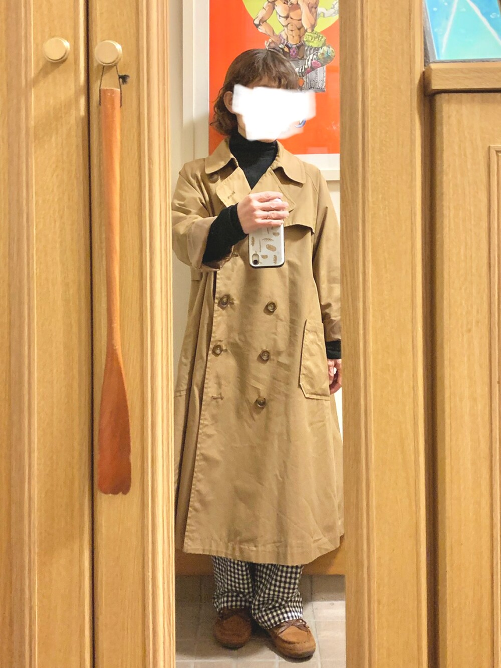 「昨日のコーデ、昨日の服、タートルネック、ユニクロ感謝祭、古着、トレンチコート、ギンガムチェック、モカシン」｜「しまむらのアイテム（ローファー、ブラウン系）」を使った、まっきさん（レディース・149cm）の秋コーディネートの3枚目の写真