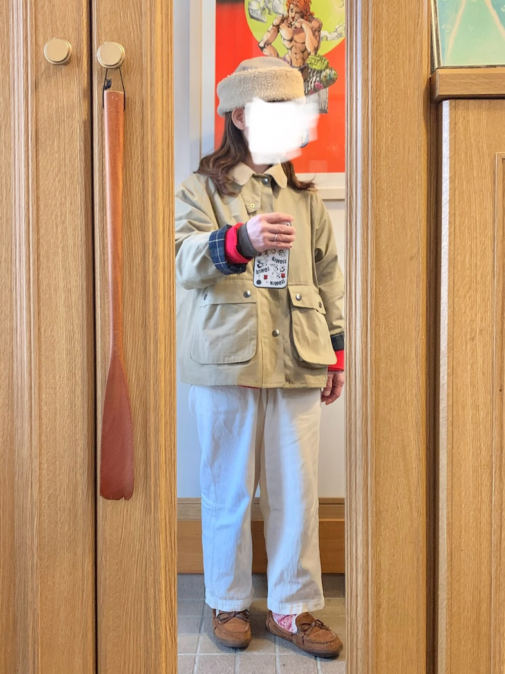 「昨日のコーデ、昨日の服、赤、ハンティングジャケット、モカシン」｜「CIAOPANIC TYPYの【ユニセックス】シルクタッチウォッシャブルビックシルエットニット（ニット/セーター、レッド系）」を使った、まっきさん（レディース・150cm）の冬コーディネートの3枚目の写真