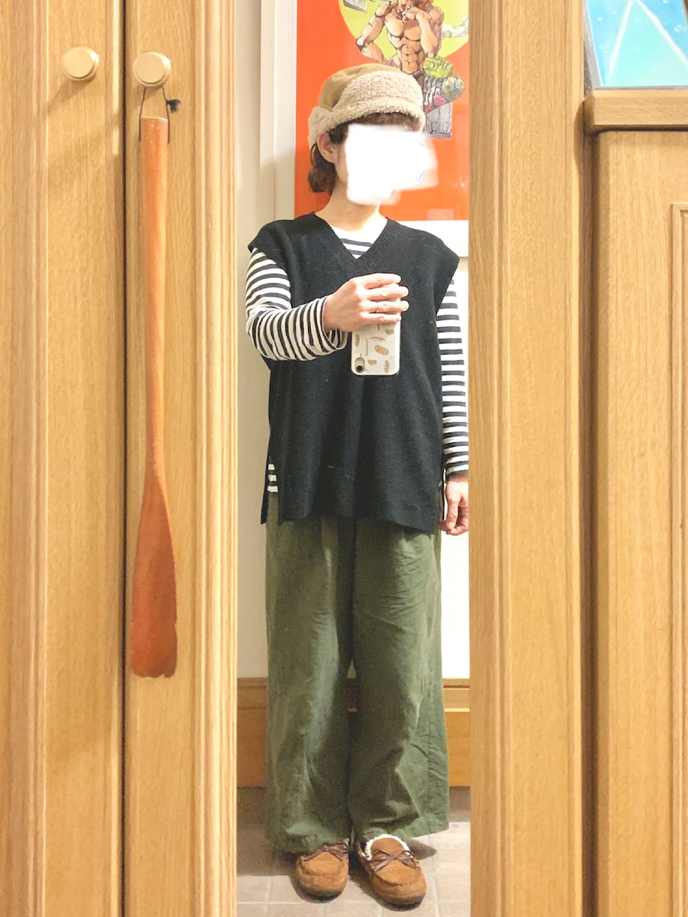 「昨日のコーデ、昨日の服、ベスト、ボーダー、カーキ、モカシン、フリース、モッズコート、古着」｜「GREGORYのアイテム（ショルダーバッグ、ブラック系）」を使った、まっきさん（レディース・149cm）の秋コーディネートの3枚目の写真