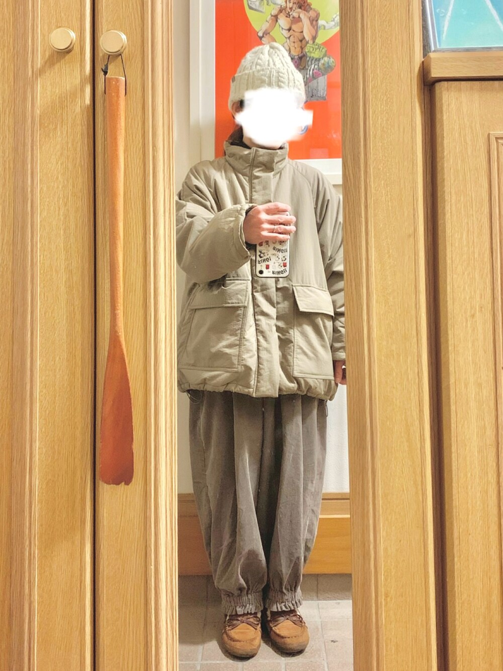 「昨日のコーデ、昨日の服、ニット帽、カーディガン、コーデュロイ、モカシン」｜「sm2rhythmの柄編みニットカーディガン（カーディガン/ボレロ、ホワイト系）」を使った、まっきさん（レディース・150cm）の冬コーディネートの3枚目の写真