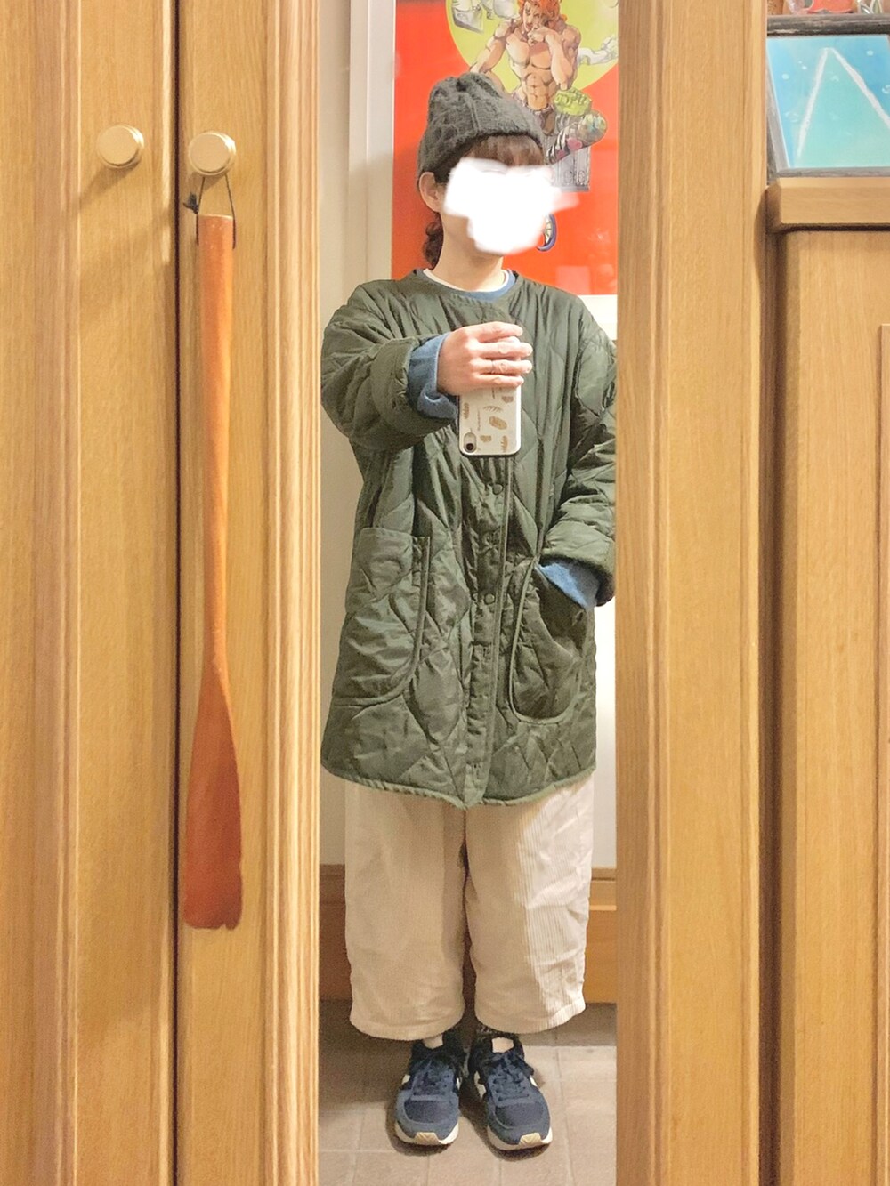 「昨日のコーデ、昨日の服、ニット帽、ライナー、スウェット、リメイク古着、コーデュロイパンツ、作家メイド、中古靴、古着」｜「Samansa Mos2のアイテム（モッズコート、グリーン系）」を使った、まっきさん（レディース・149cm）の春コーディネートの2枚目の写真