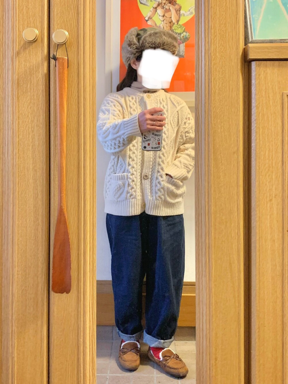 「昨日のコーデ、昨日の服、フライトキャップ、モッズコート、ざっくりニット、ニットカーディガン、古着、デニム、モカシン、ヒートテックフリースタートルネックＴシャツ」｜「Right-onのアイテム（カーディガン/ボレロ、ホワイト系）」を使った、まっきさん（レディース・150cm）の冬コーディネートの2枚目の写真