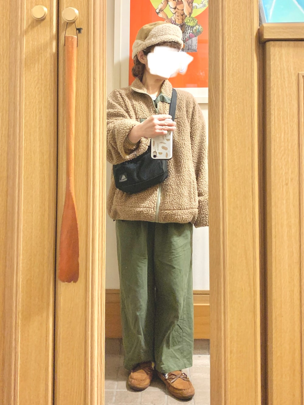 「昨日のコーデ、昨日の服、ベスト、ボーダー、カーキ、モカシン、フリース、モッズコート、古着」｜「GREGORYのアイテム（ショルダーバッグ、ブラック系）」を使った、まっきさん（レディース・149cm）の秋コーディネートの4枚目の写真