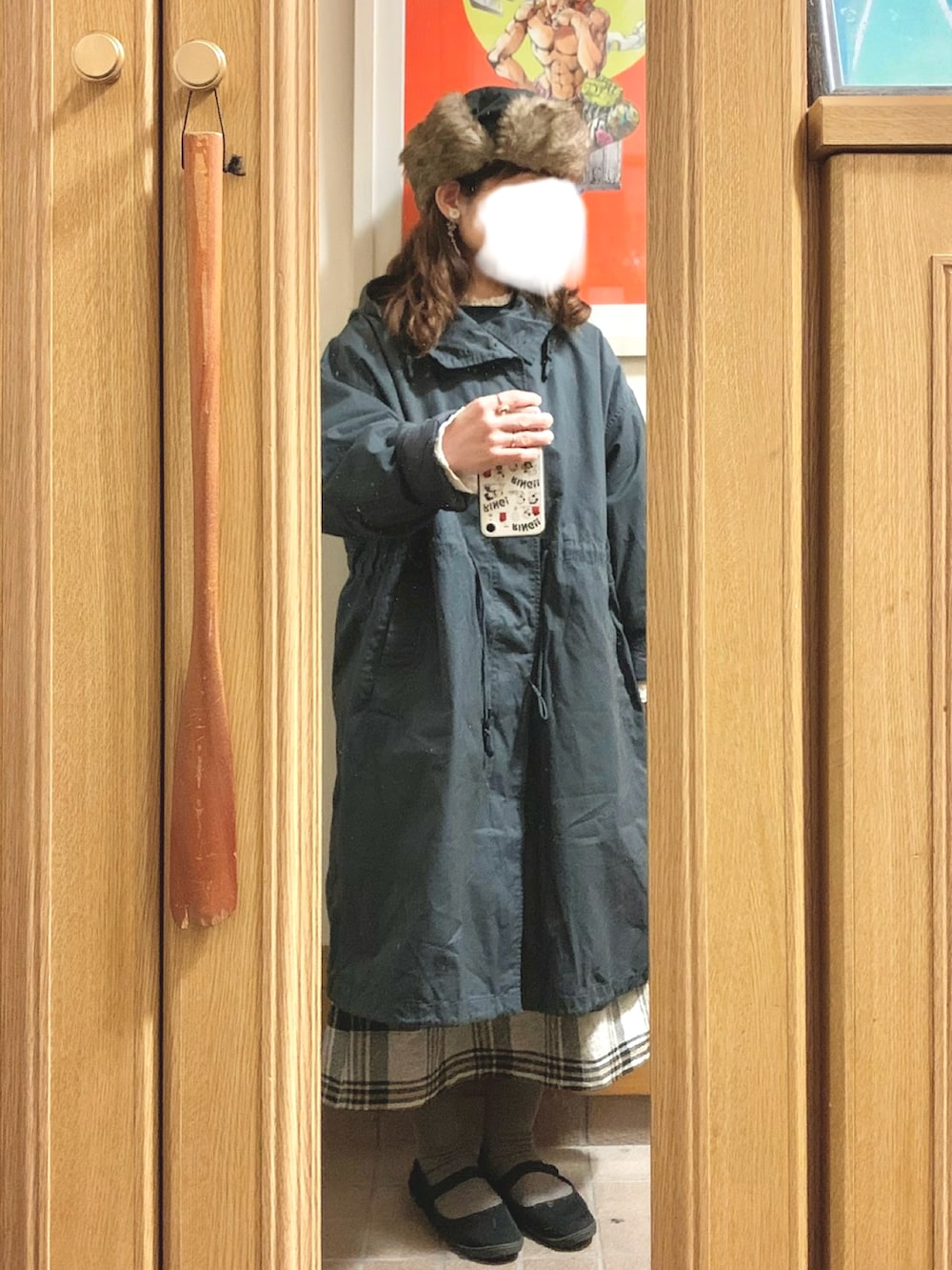 「昨日のコーデ、昨日の服、フライトキャップ、モッズコート、メンズ、ニット、チェック柄」｜「GUのアイテム（ニット/セーター、ブラック系）」を使った、まっきさん（レディース・150cm）の冬コーディネートの2枚目の写真