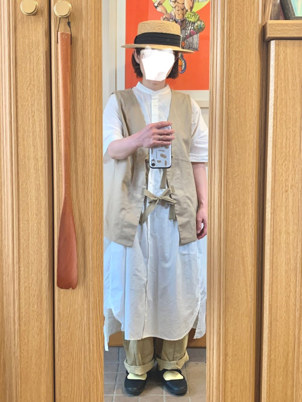「今日のコーデ、今日の服、麦わら帽子、ベスト、シャツワンピ、ゆるコーデ、古着」｜「14+の麦ブレードカンカン帽（ハット、ブラック系）」を使った、まっきさん（レディース・149cm）の秋コーディネートの2枚目の写真