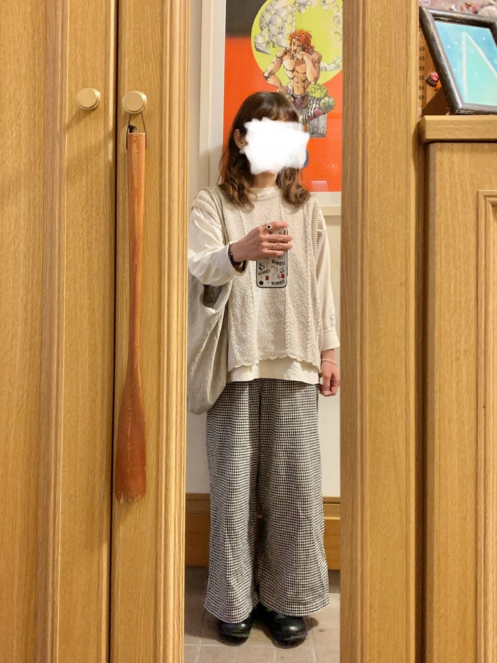 「今日のコーデ、今日の服、休日コーデ、ベスト、ロンT、ギンガムチェック、古着」｜「セルフ＋サービスのアイテム（ベスト、ホワイト系）」を使った、まっきさん（レディース・150cm）の春コーディネートの2枚目の写真