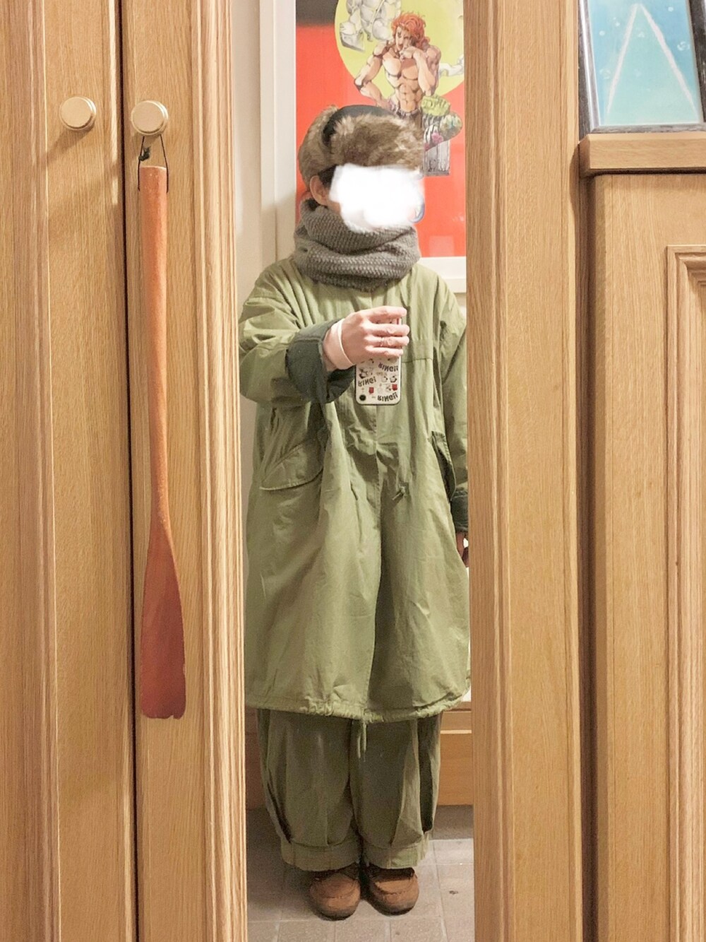 「昨日のコーデ、昨日の服、古着、スウェット、ピンク、カーキ、モッズコート、モカシン、フライトキャップ」｜「SLOBE IENAのアイテム（スウェット、ピンク系）」を使った、まっきさん（レディース・150cm）の冬コーディネートの3枚目の写真