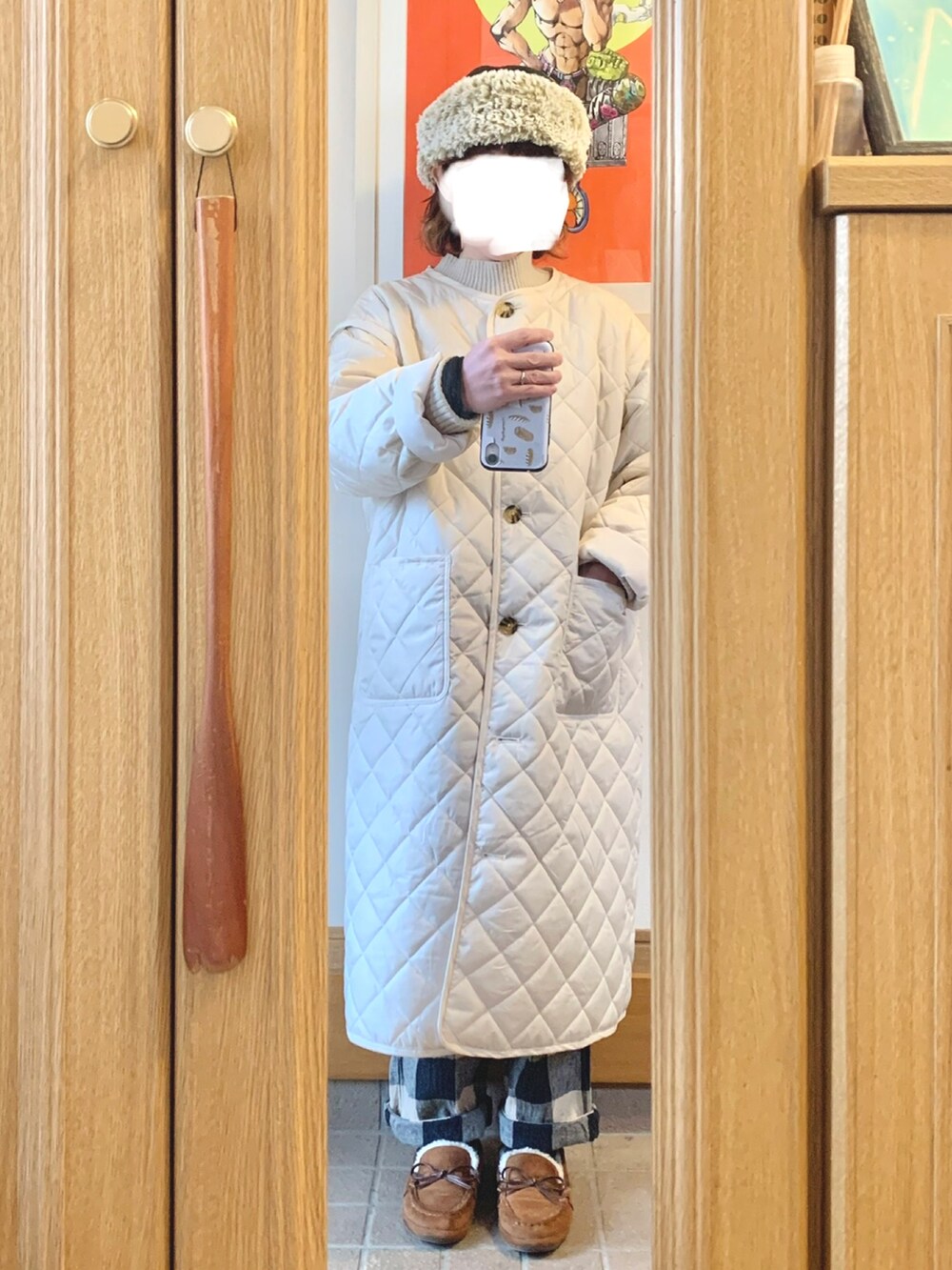 「今日のコーデ、今日の服、ニットワンピース、ギンガムチェック、モカシン、白コート、キルティングコート」｜「しまむらのアイテム（ワンピース、ホワイト系）」を使った、まっきさん（レディース・149cm）の冬コーディネートの3枚目の写真