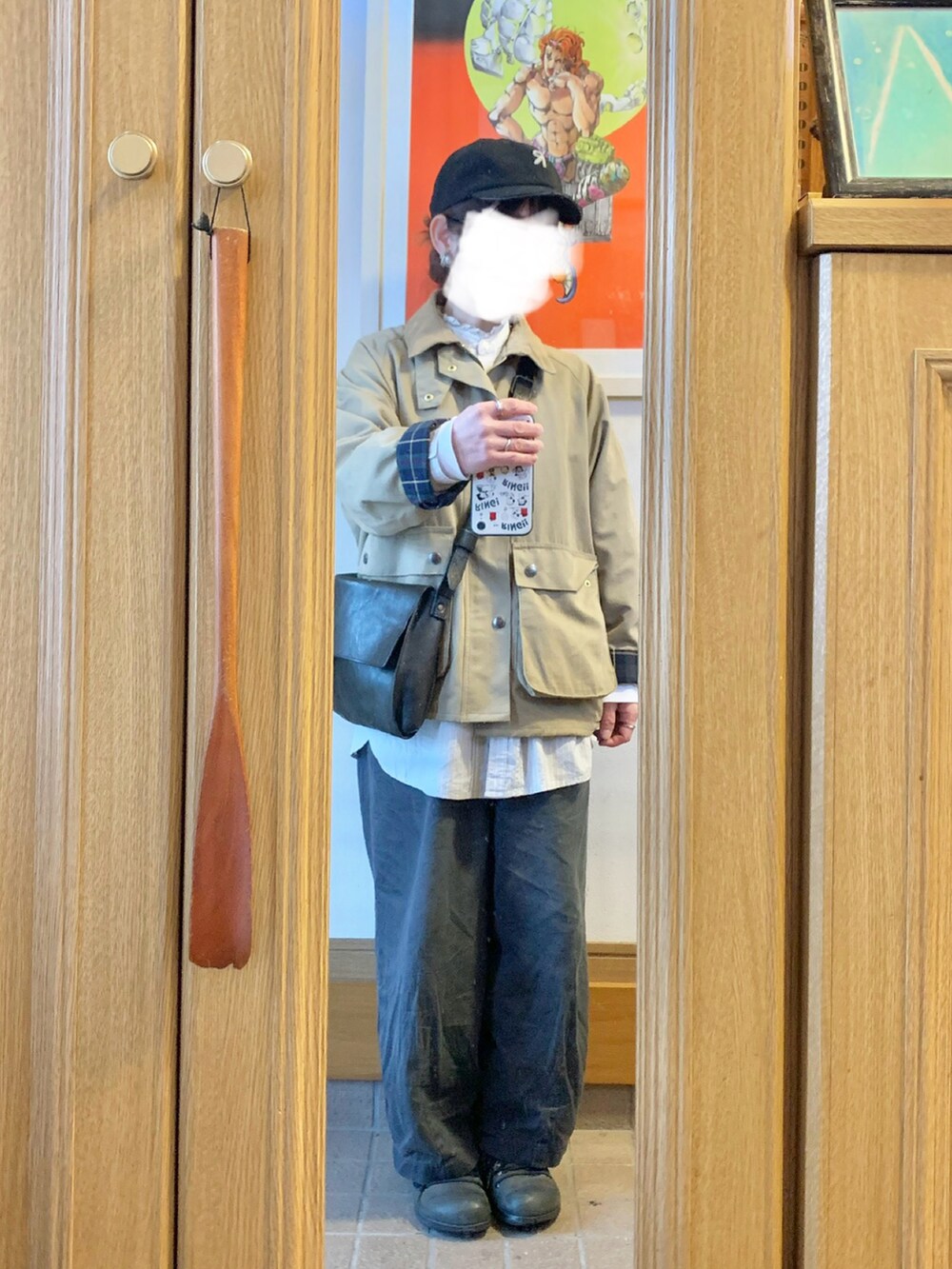 「昨日のコーデ、昨日の服、メンズライク、マニッシュ、古着」｜「coenのアイテム（シャツ/ブラウス、グレー系）」を使った、まっきさん（レディース・150cm）の春コーディネートの4枚目の写真
