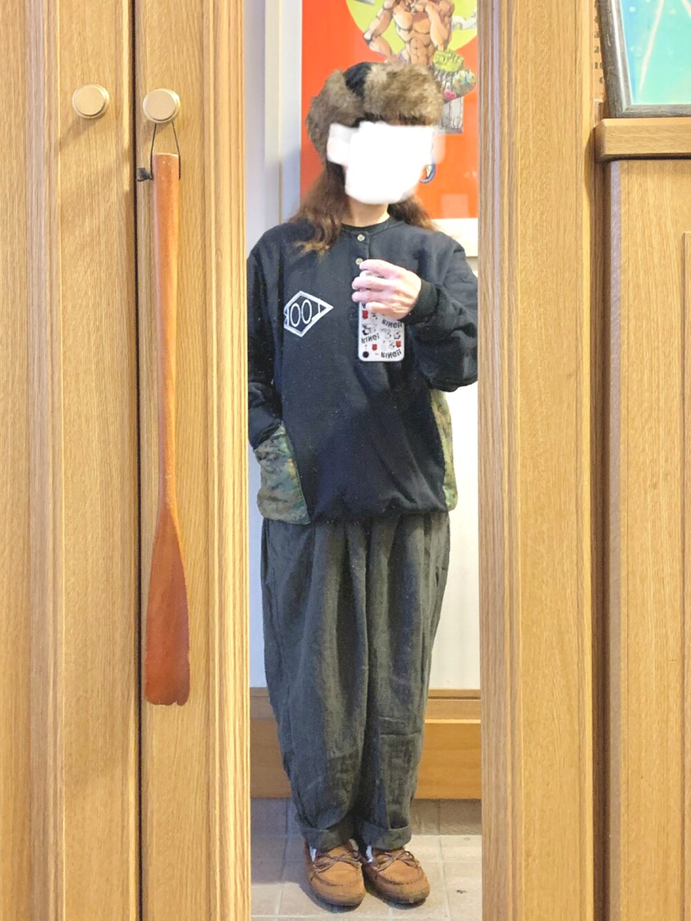 「昨日のコーデ、昨日の服、古着、スウェット、モッズコート、モカシン」｜「リメイク古着のアイテム（スウェット、ブラック系）」を使った、まっきさん（レディース・150cm）の冬コーディネートの2枚目の写真