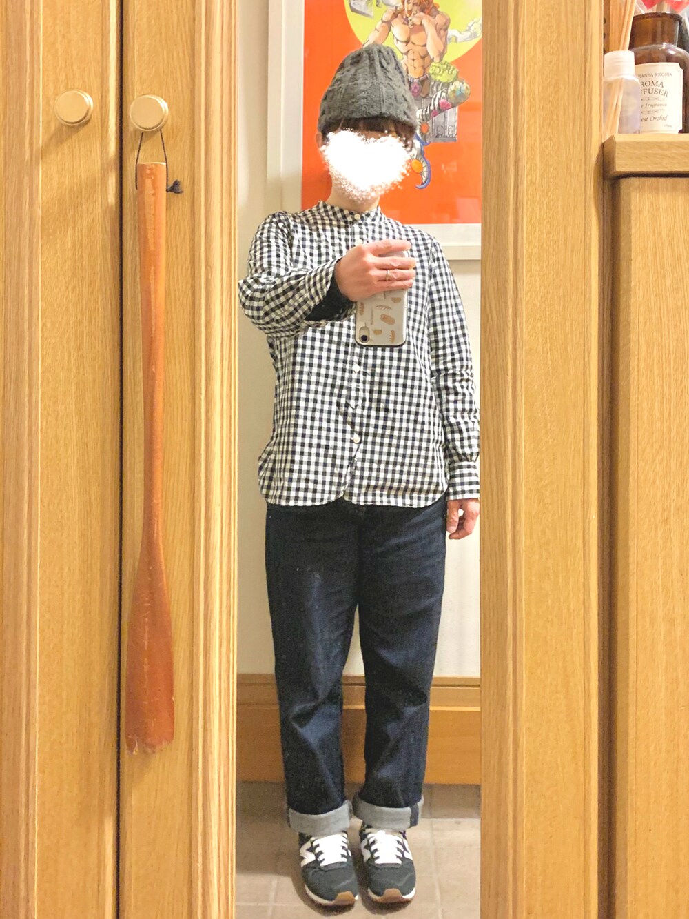「今日のコーデ、今日の服、アウトドア感、中古靴、ギンガムチェック、デニム、ニット帽、低身長」｜「SOのアイテム（シャツ/ブラウス、ブラック系）」を使った、まっきさん（レディース・149cm）の冬コーディネートの4枚目の写真