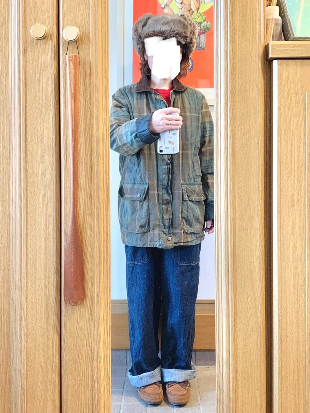 「今日のコーデ、今日の服、赤、オーバーオール、古着、オイルドジャケット、モカシン、フライトキャップ」｜「royal paddockのアイテム（ジャケット/アウター、グリーン系）」を使った、まっきさん（レディース・149cm）の冬コーディネートの2枚目の写真