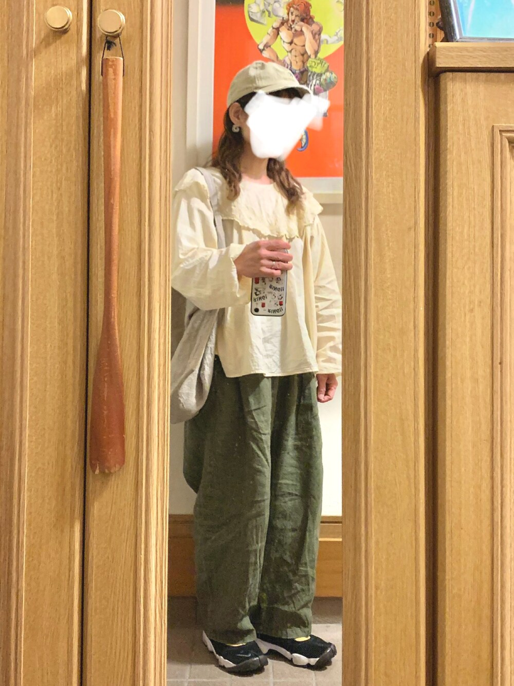「昨日のコーデ、昨日の服、キャップ、黄色とカーキ」｜「Samansa Mos2の襟ラウンドレースブラウス（シャツ/ブラウス、ホワイト系）」を使った、まっきさん（レディース・150cm）の春コーディネートの3枚目の写真